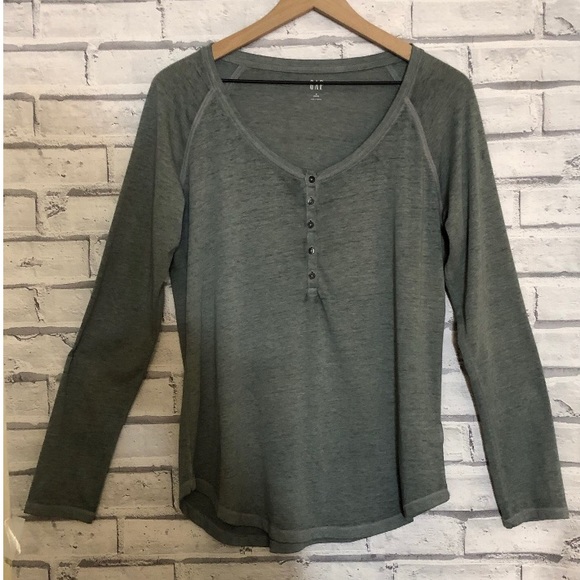 GAP Tops - GAP full sleeves t shirt🌸